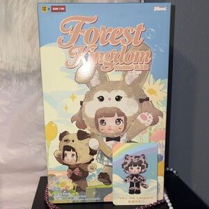 Forest Kingdom Nommi Figure ~ Pinky -ink leopard